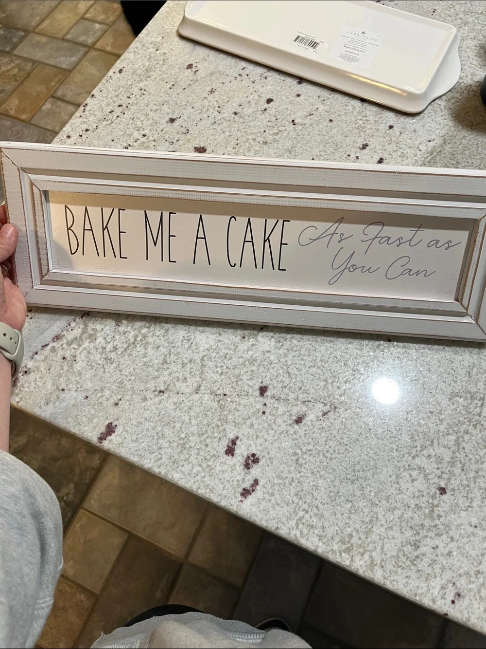 Open Road Brands White and Black Rustic 'Bake Me A Cake' Wall Decor